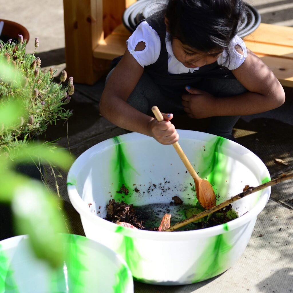 Mud Kitchen - Garden Kitchen